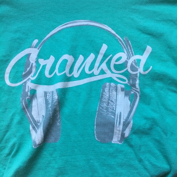 Cropped Graphic T-shirt - Picture 5 of 5